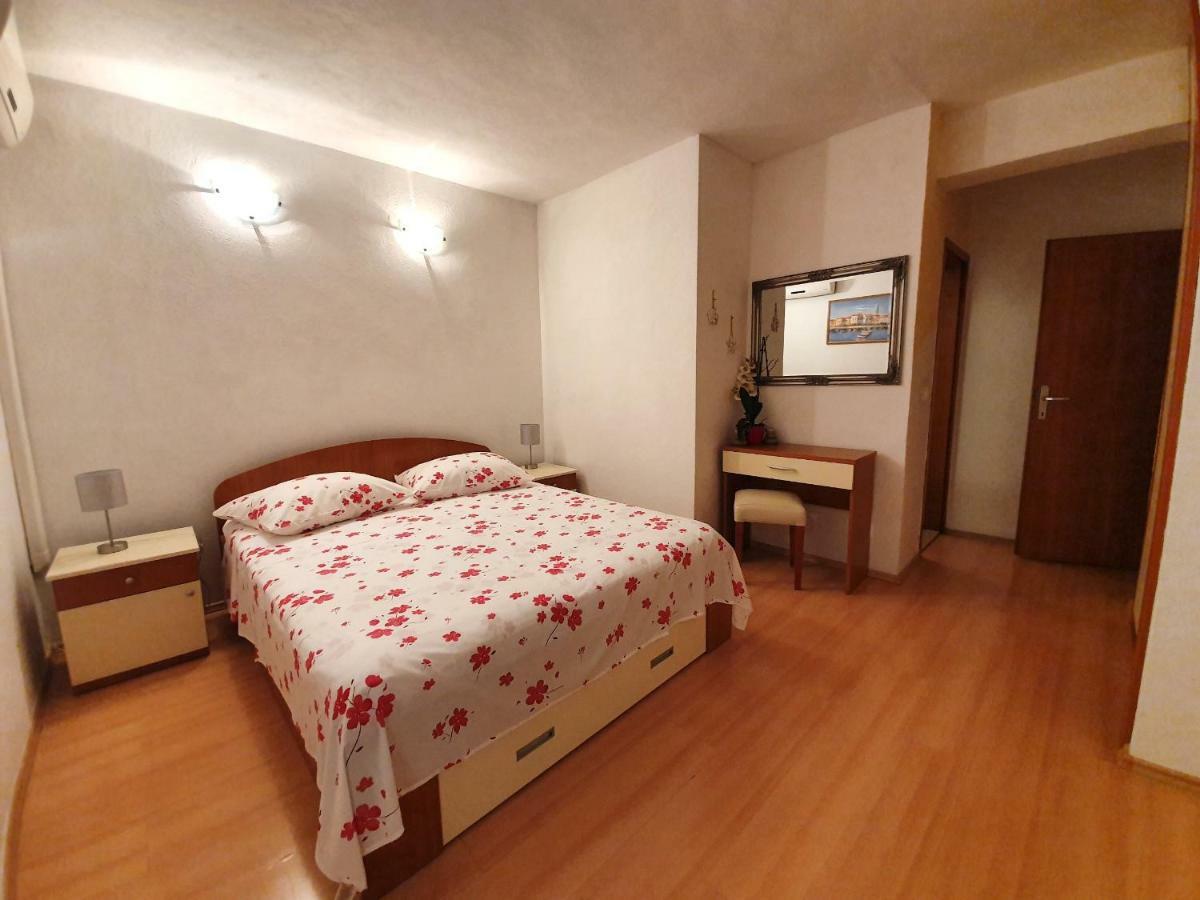 Apartmani Renata Brela Buitenkant foto